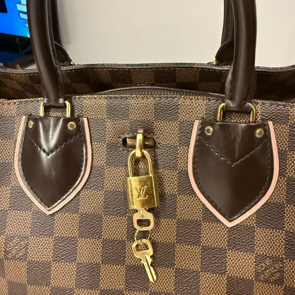 Elegant Brown and Pink Checkered Handbag - Picture 6 of 10